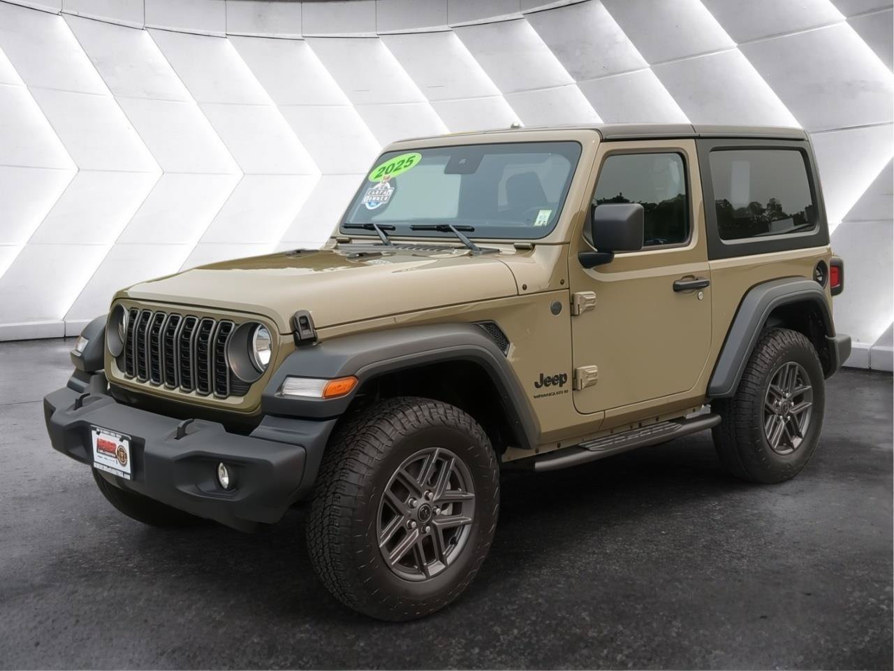 Used 2025 Jeep Wrangler Sport AWD/4WD image 2