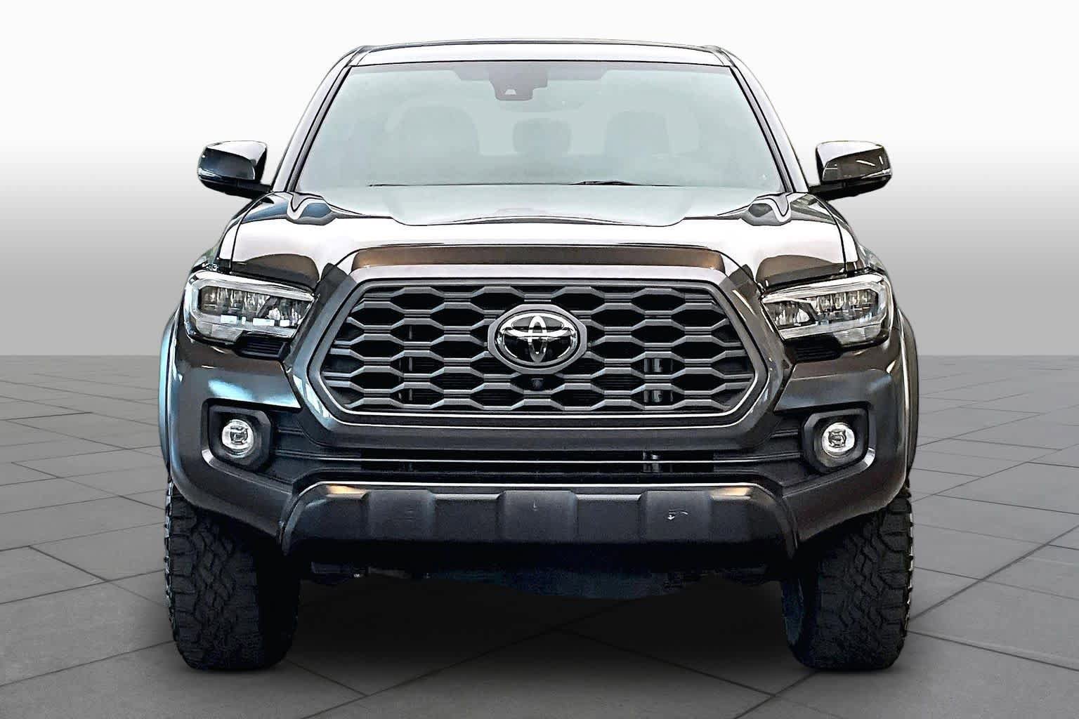 Used 2023 Toyota Tacoma TRD Off-Road w/ TRD Premium Off Road Package AWD/4WD image 4