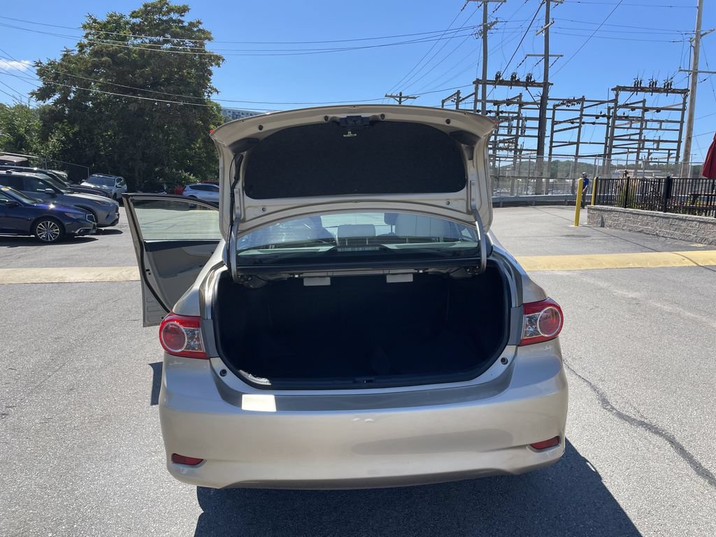 Used 2013 Toyota Corolla L FWD image 13