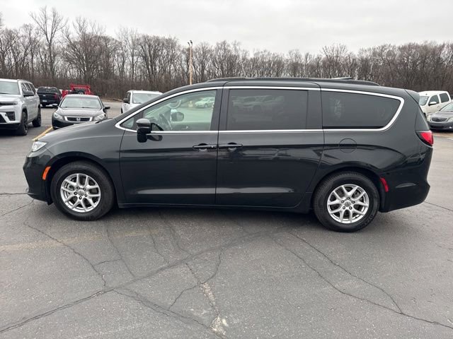 Used 2022 Chrysler Pacifica Touring-L FWD image 6