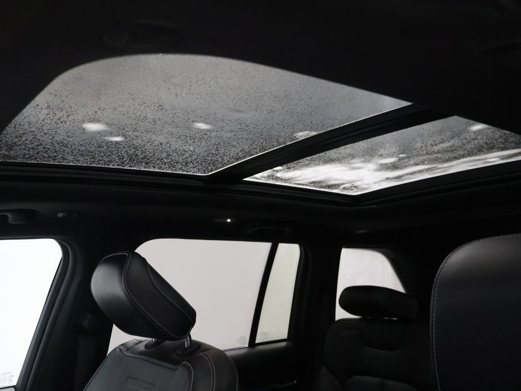 Certified 2024 Jeep Grand Cherokee Overland image 11