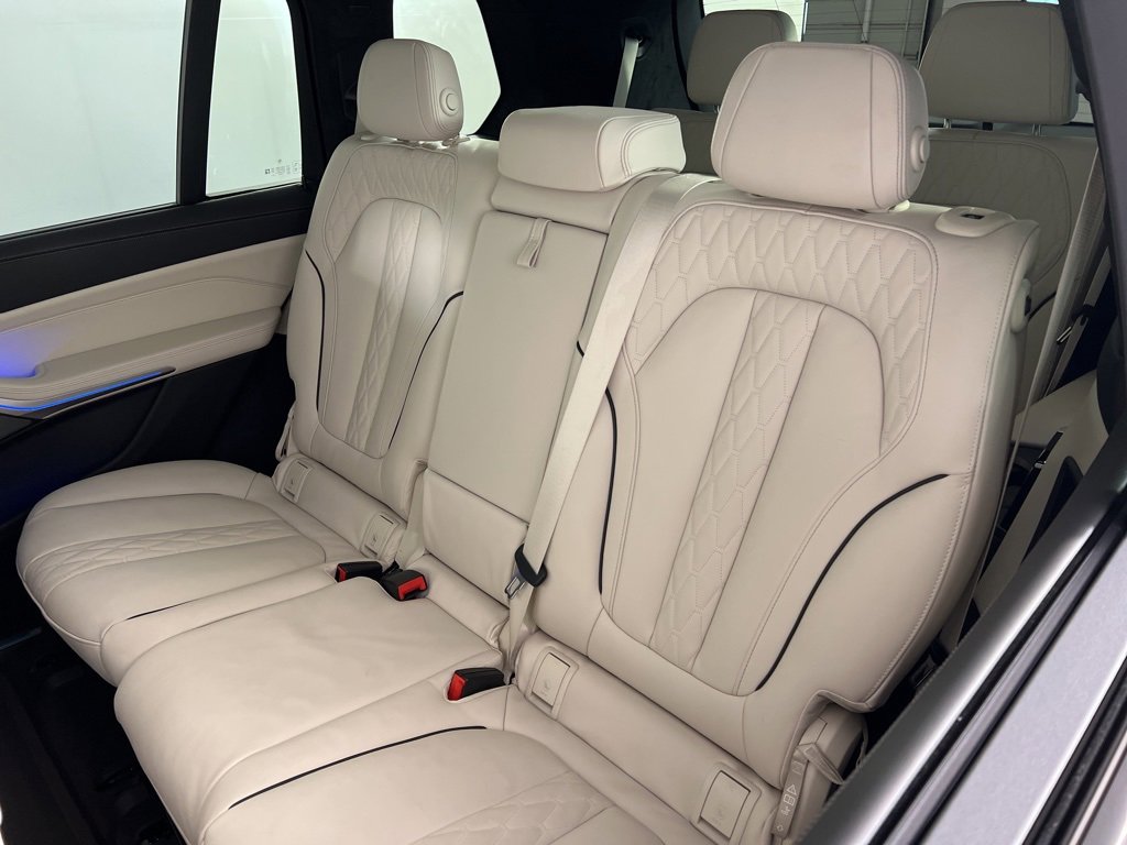 Used 2026 BMW X7 xDrive40i w/ M Sport Package image 4