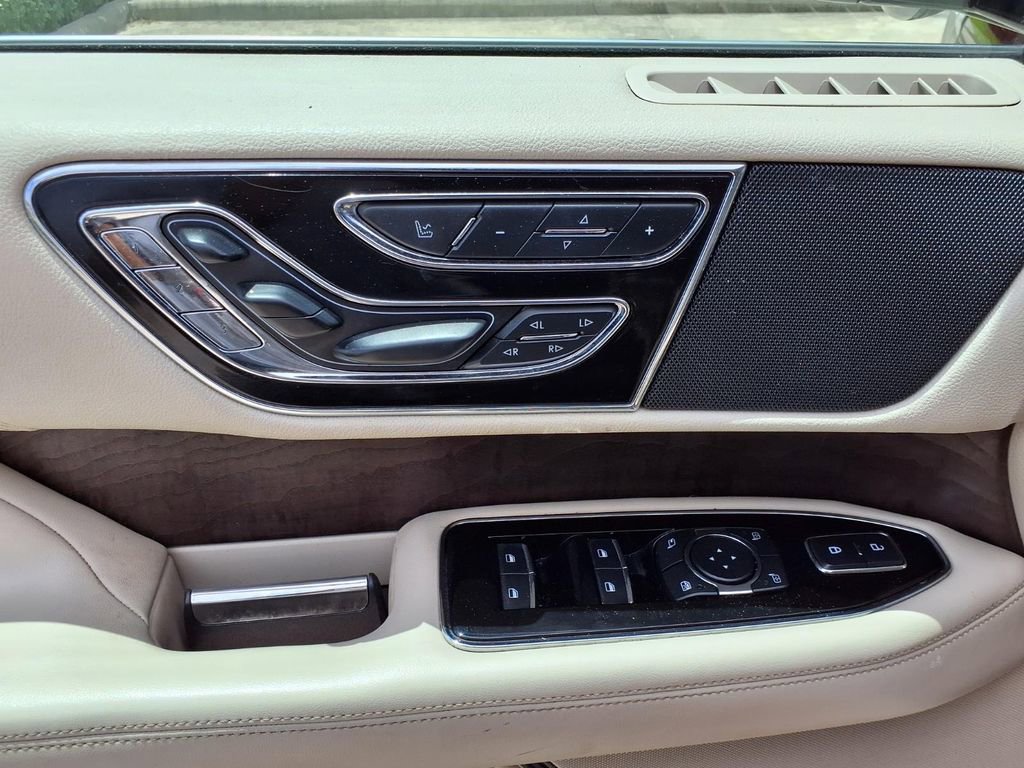 Used 2019 Lincoln Navigator Reserve AWD/4WD image 24