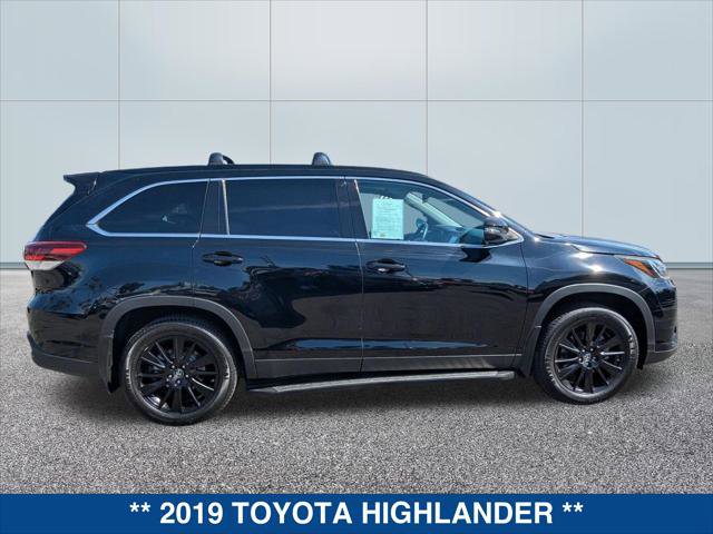 Used 2019 Toyota Highlander SE w/ Carpet Mat Package (TMS) image 6