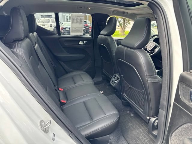 Used 2024 Volvo XC40 B5 Core AWD/4WD image 12