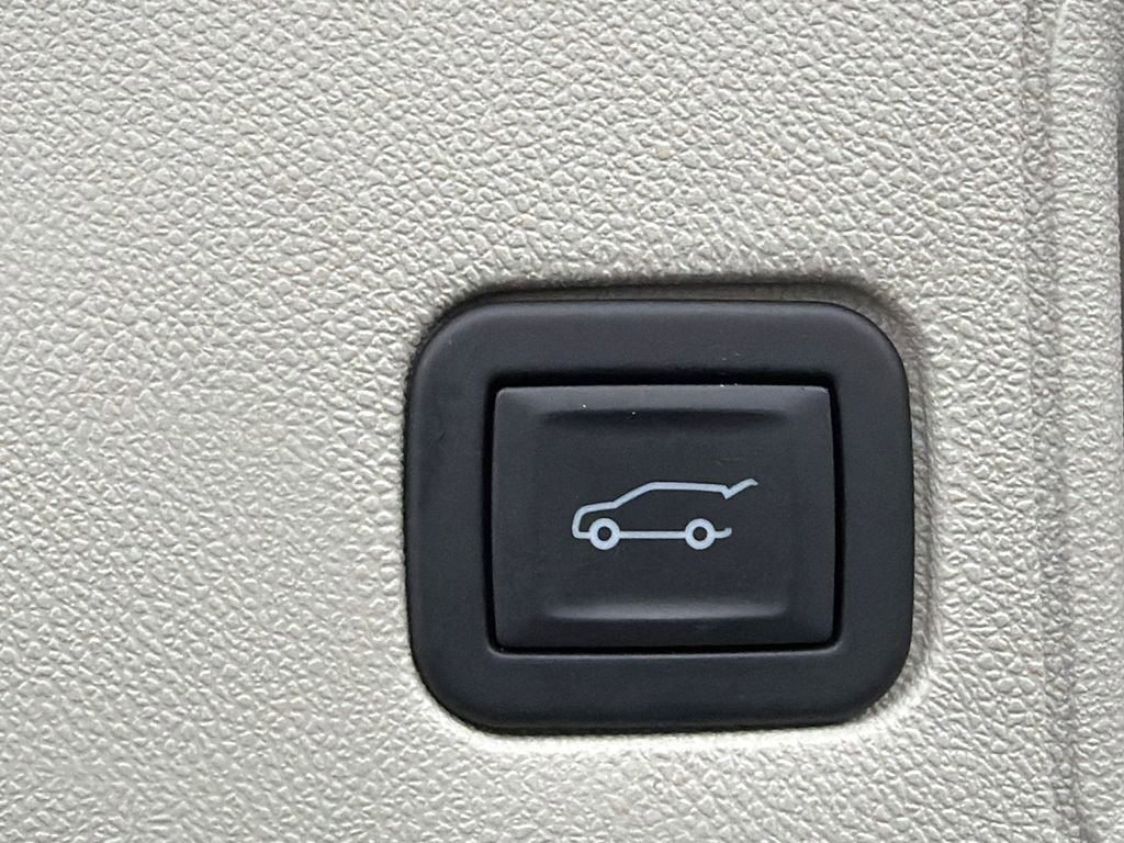 Used 2024 GMC Terrain Denali w/ Denali Premium Package image 19