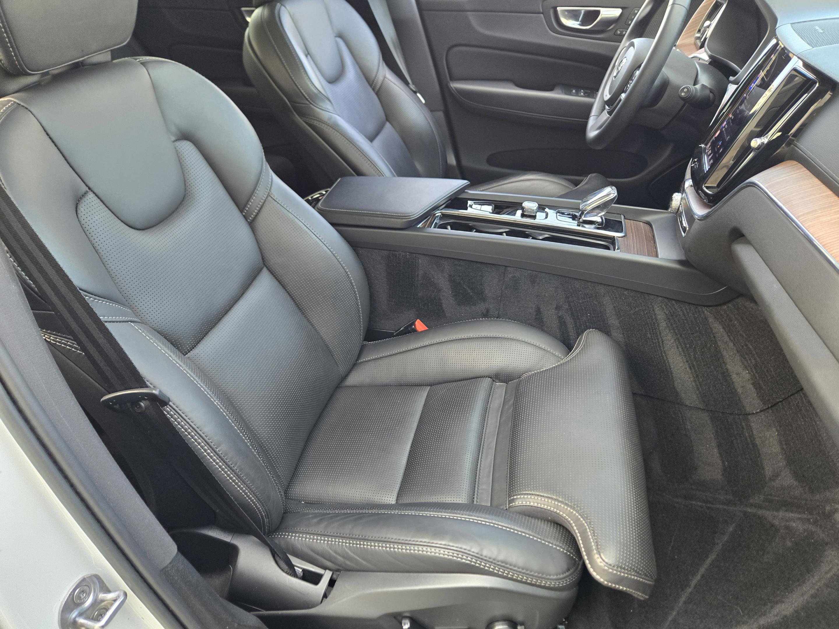 Used 2023 Volvo XC60 B6 Ultimate w/ Protection Package Premier AWD/4WD image 12