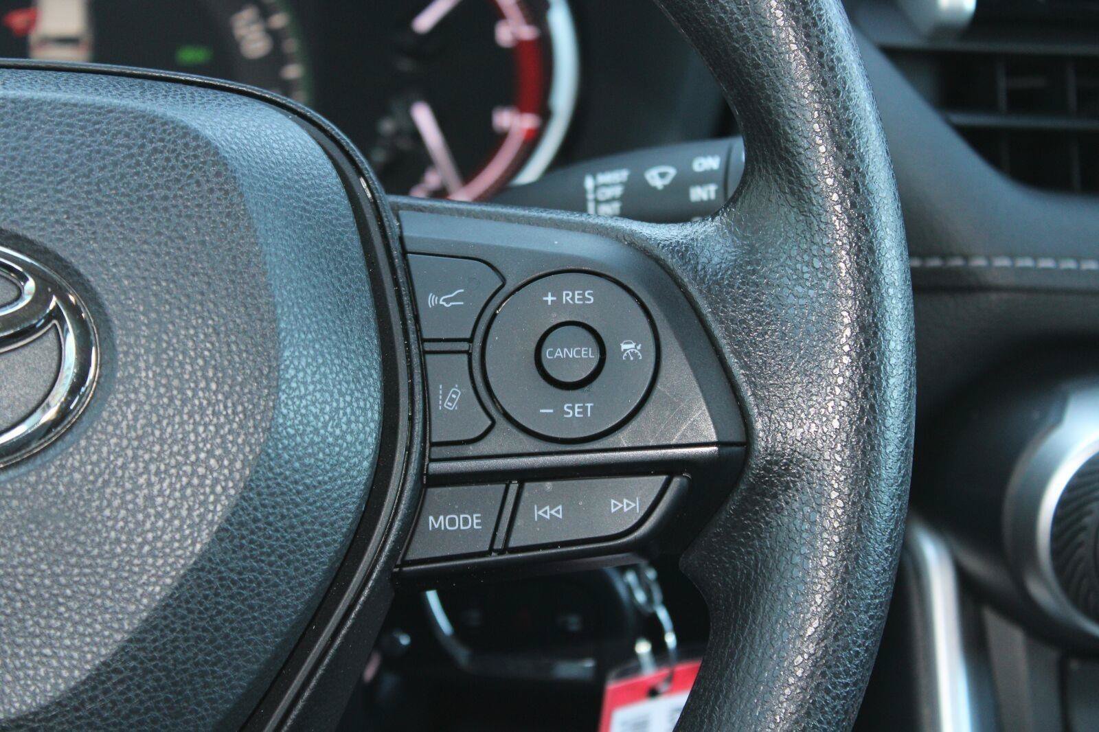 Certified 2024 Toyota RAV4 LE AWD/4WD image 30