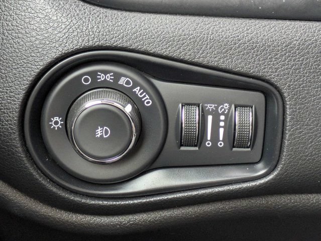 Certified 2023 Jeep Renegade Latitude w/ Sun/Sound Group AWD/4WD image 24