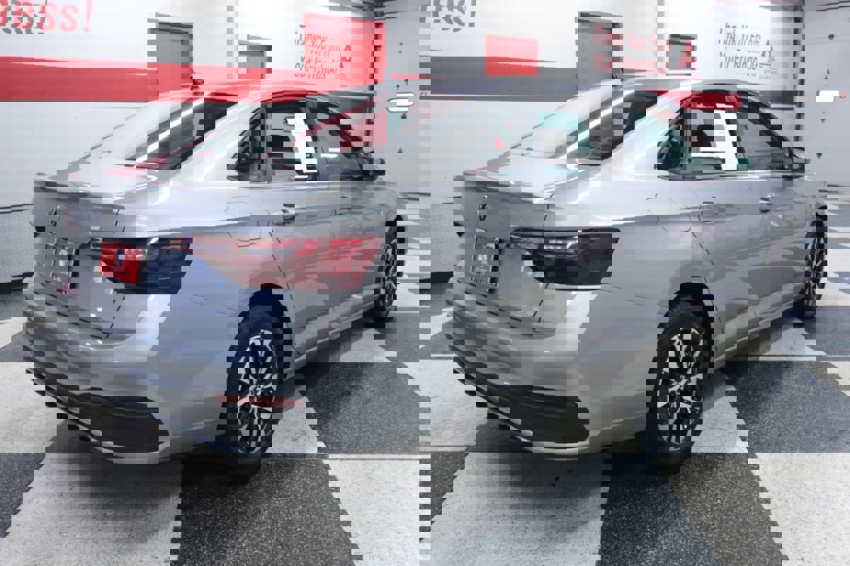 Used 2024 Volkswagen Jetta S image 7