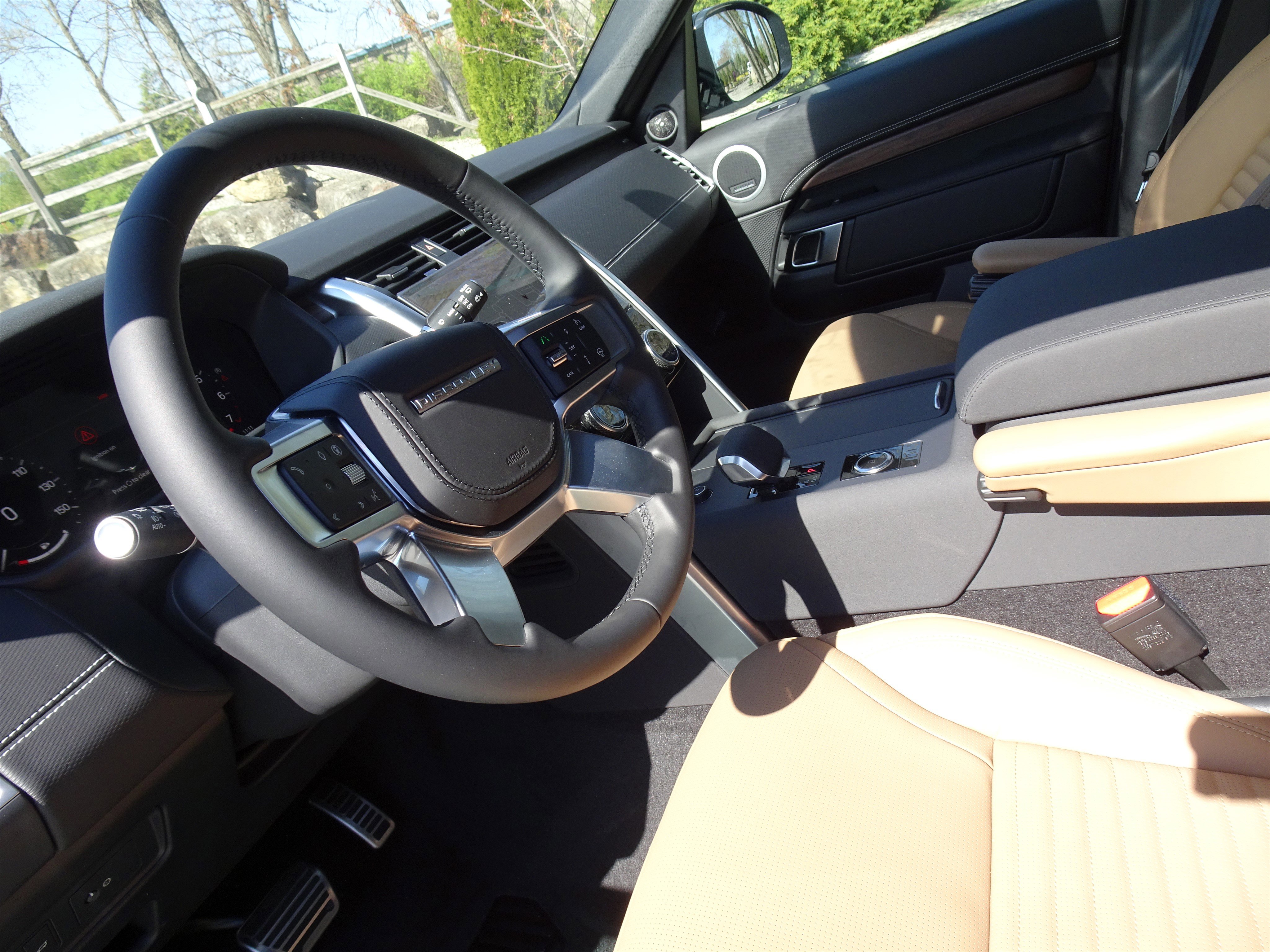 New 2025 Land Rover Discovery Dynamic SE image 19