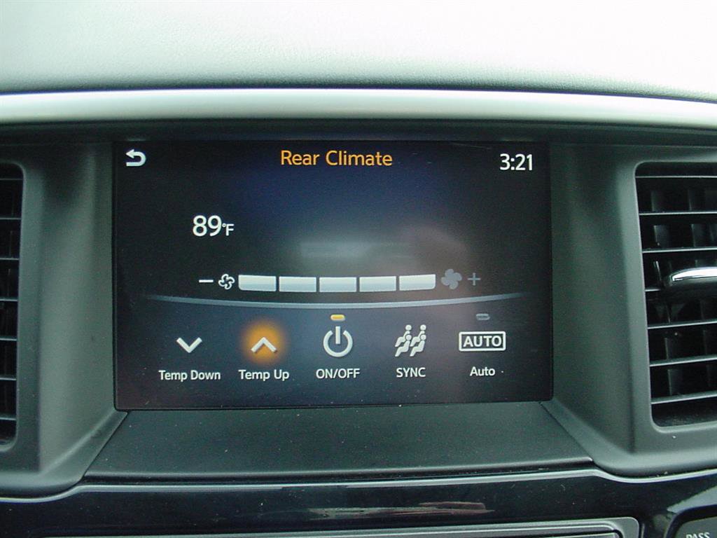 Used 2019 Nissan Pathfinder S image 11
