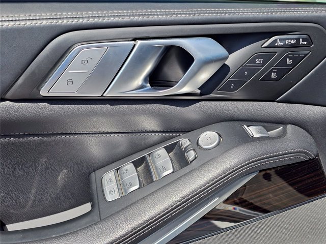 Used 2020 BMW X7 M50i w/ Dynamic Handling Package AWD/4WD image 15