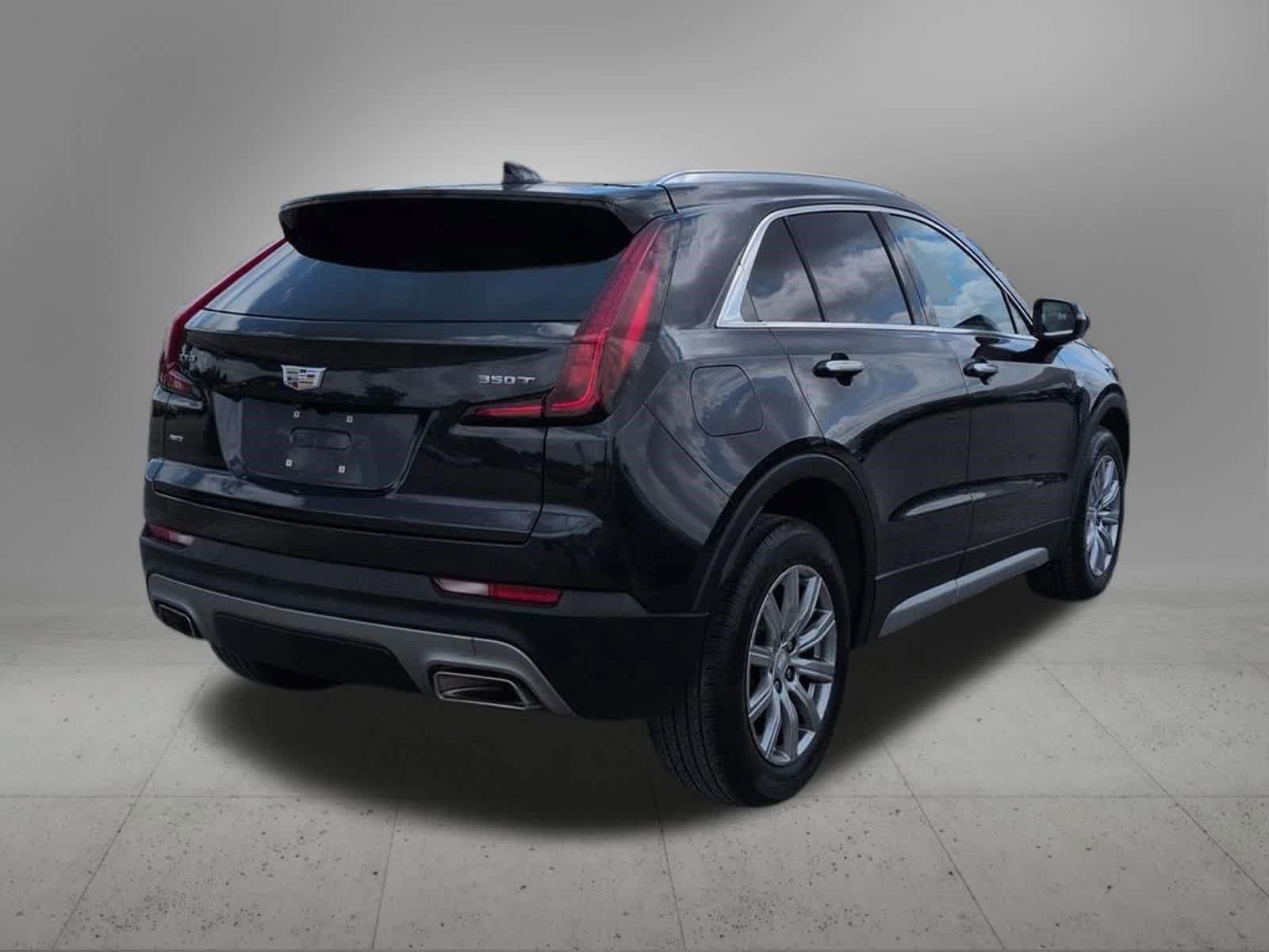 Used 2023 Cadillac XT4 Premium Luxury w/ Cold Weather Package AWD/4WD image 6