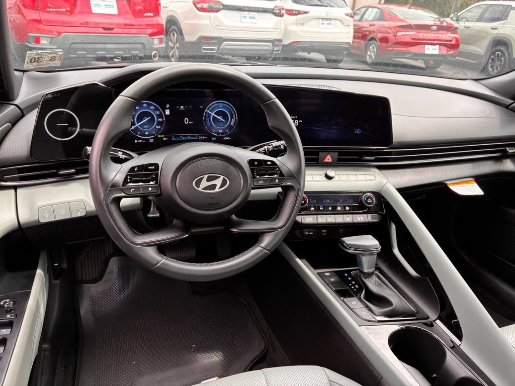 Used 2025 Hyundai Elantra Limited FWD image 26