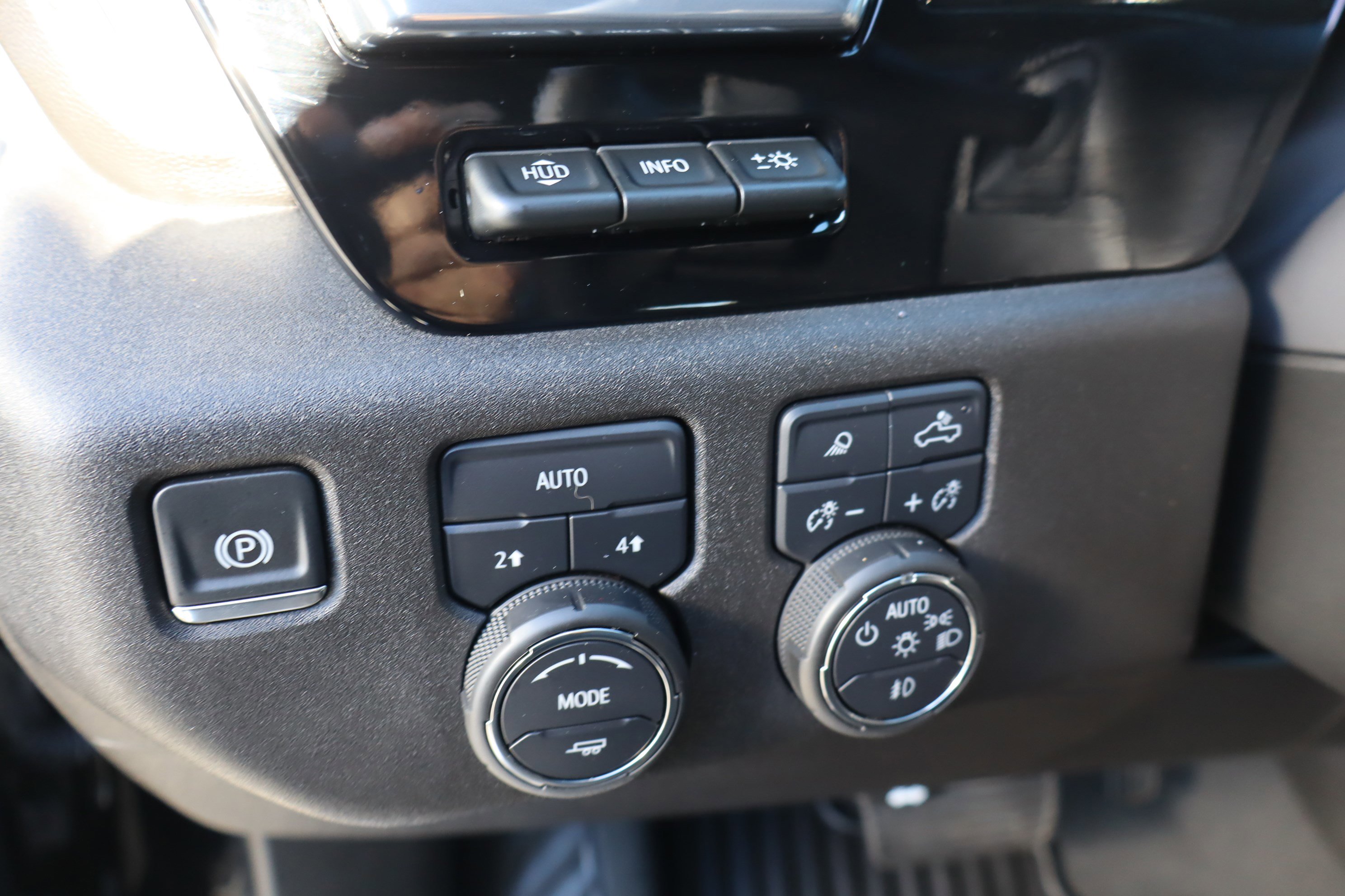 Used 2024 Chevrolet Silverado 1500 LTZ w/ Technology Package image 22