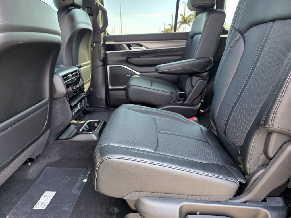 New 2026 Jeep Grand Wagoneer Limited AWD/4WD image 10