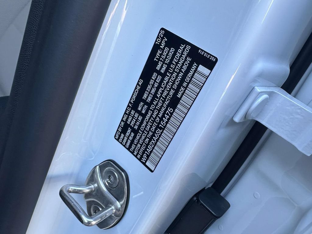 New 2025 Porsche Macan 4S Electric AWD/4WD image 7