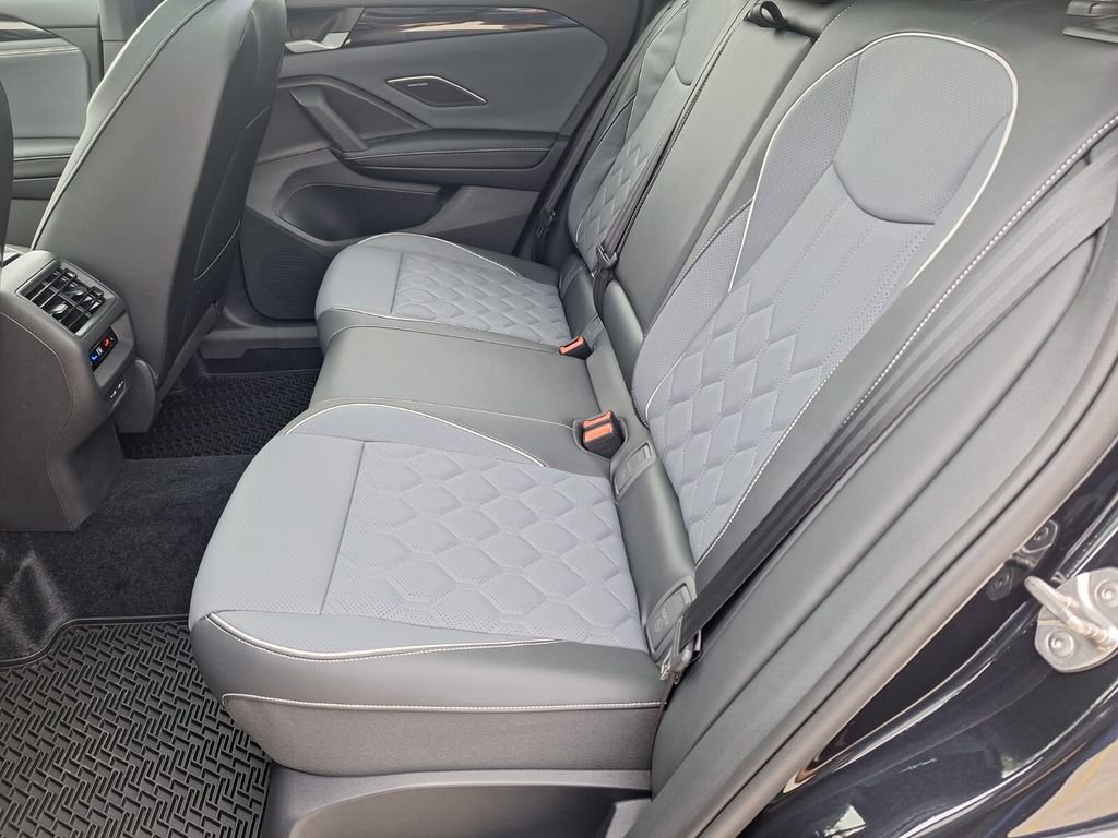 New 2026 Volkswagen Tiguan SEL R-Line image 23