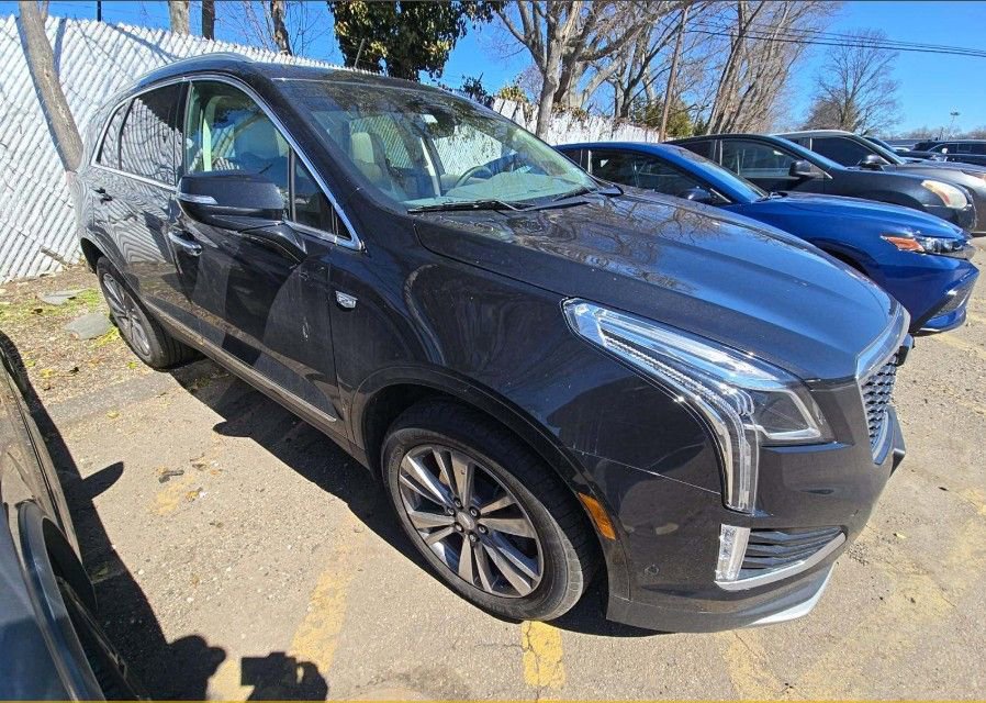 Used 2023 Cadillac XT5 Premium Luxury w/ Technology Package image 4