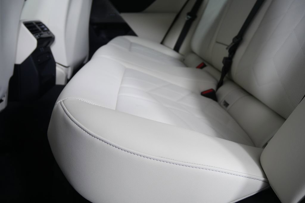 New 2026 BMW 530i xDrive w/ Premium Package image 15