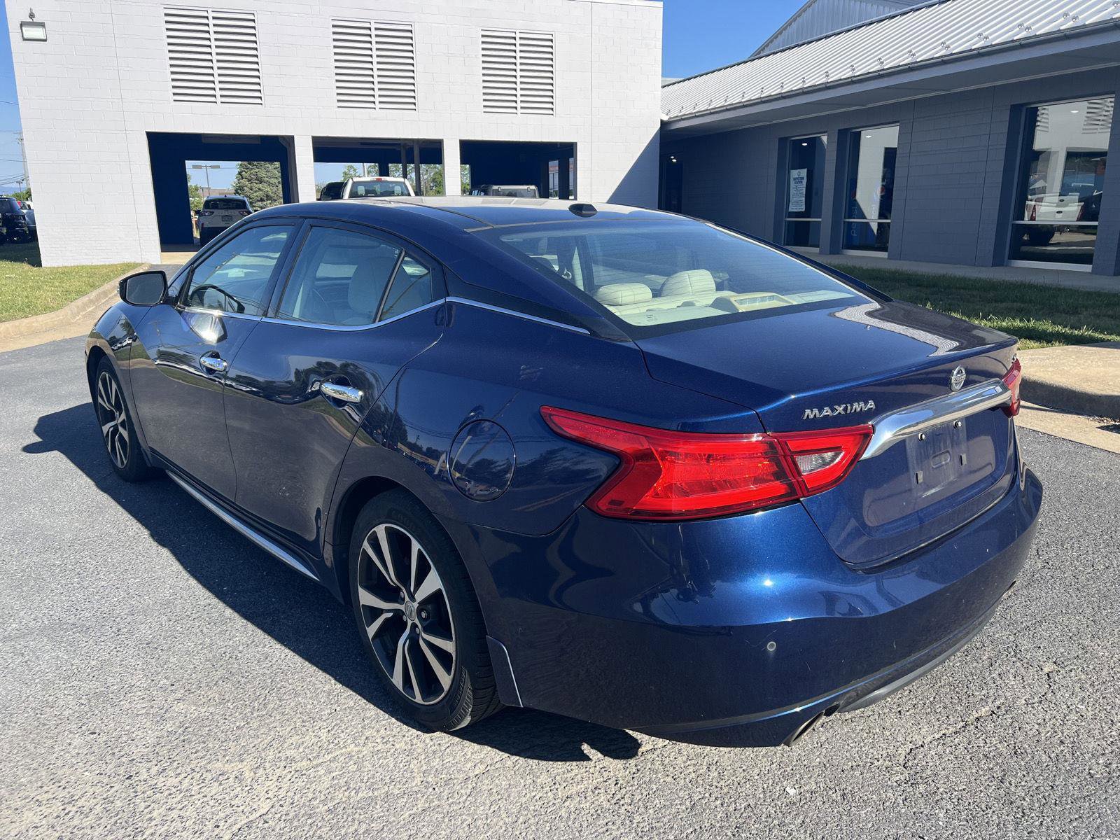 Used 2016 Nissan Maxima 3.5 SL FWD image 3