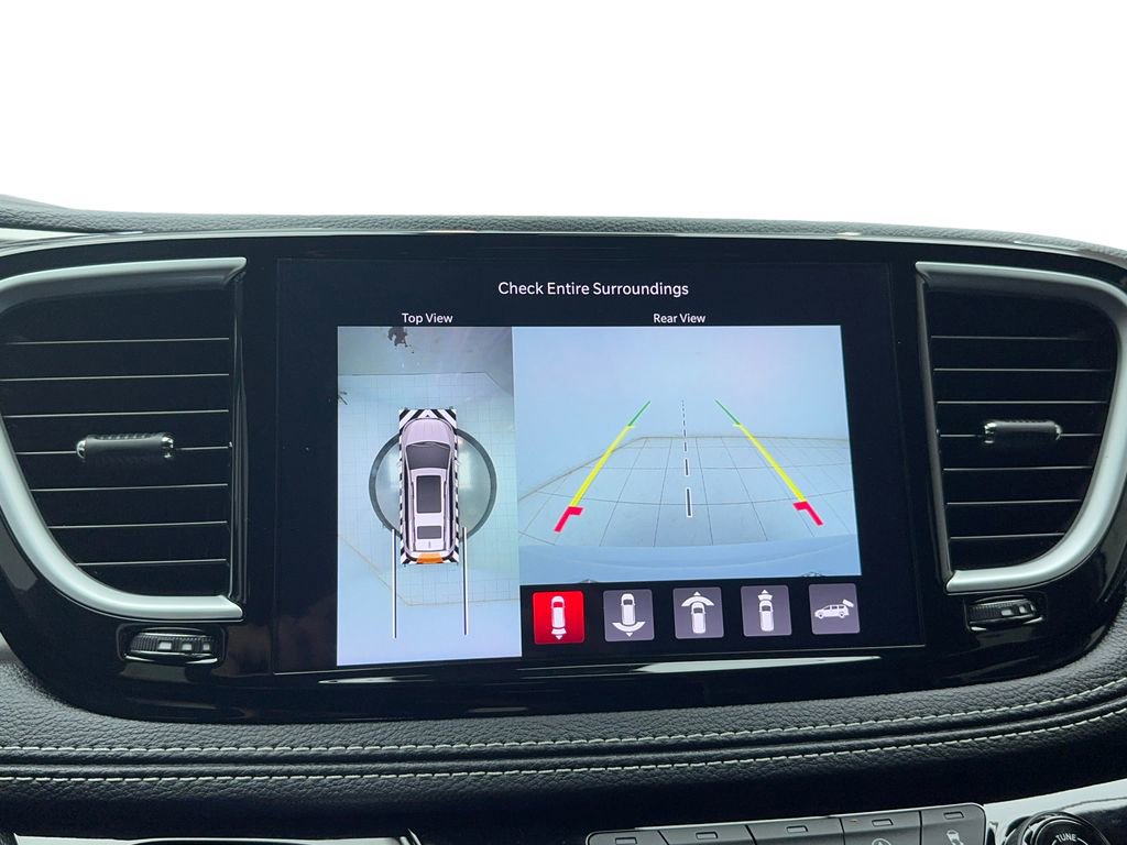 Used 2023 Chrysler Pacifica Limited w/ S Appearance Package FWD image 46