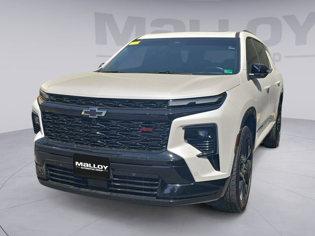 Used 2025 Chevrolet Traverse RS image 1