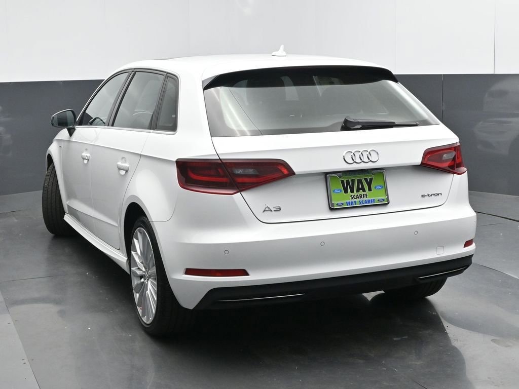 Used 2016 Audi A3 e-tron Premium Plus w/ Premium Plus Package FWD image 4