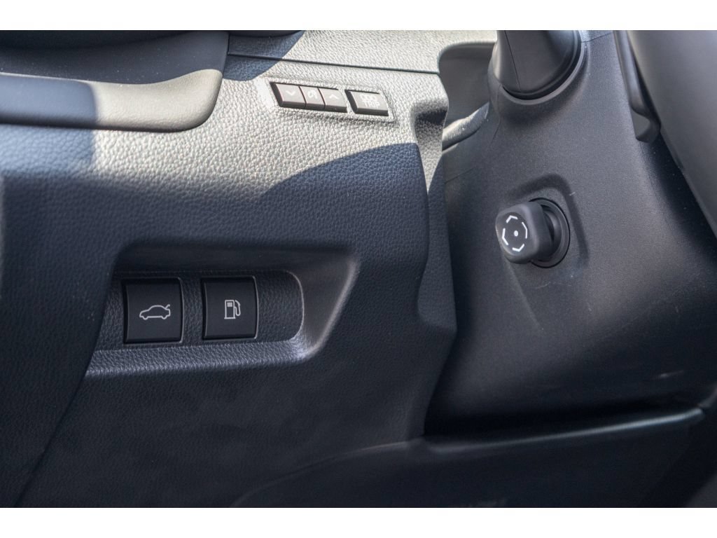 Used 2025 Toyota Crown Platinum AWD/4WD image 19