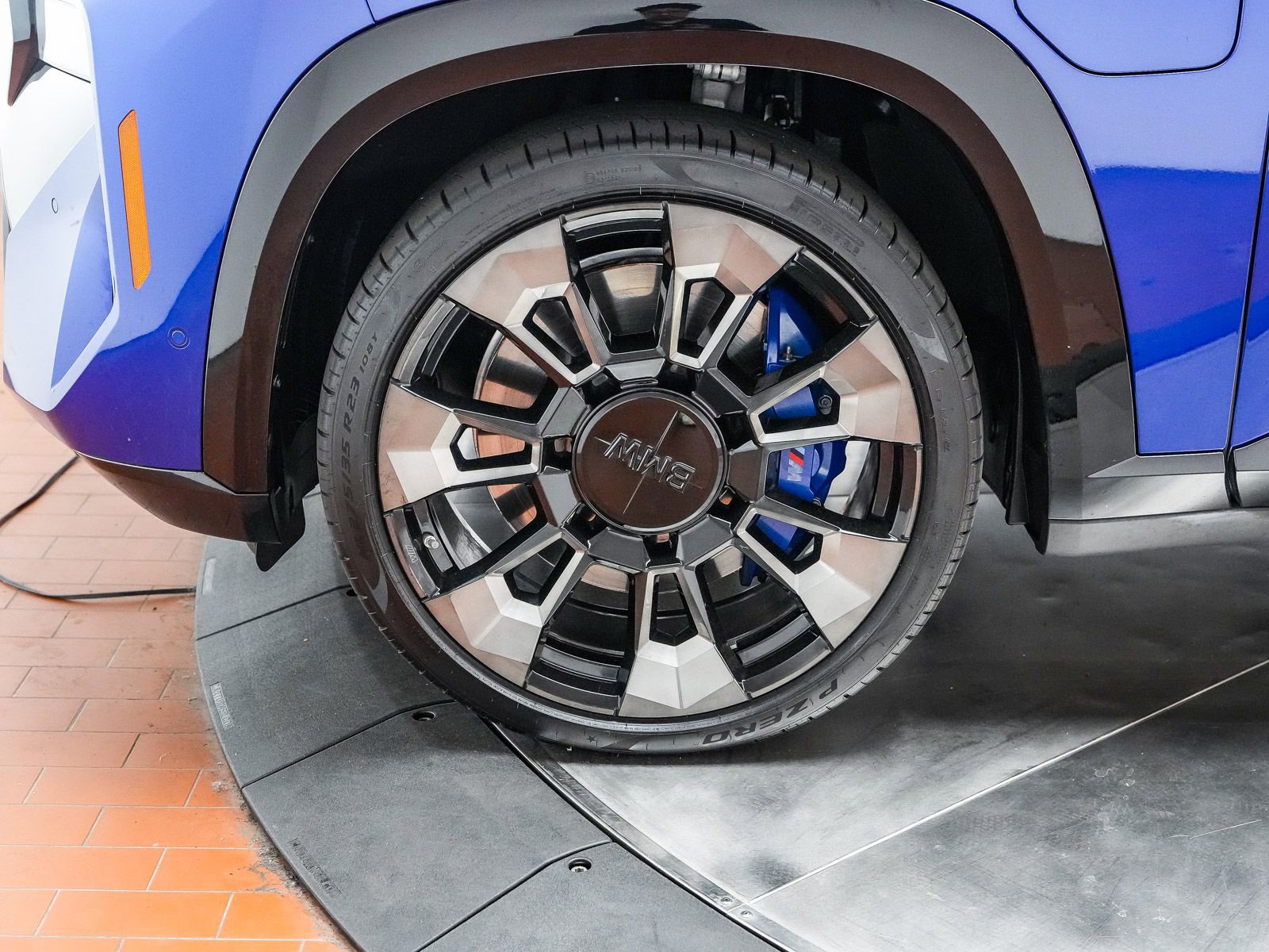 Used 2023 BMW XM AWD/4WD image 12