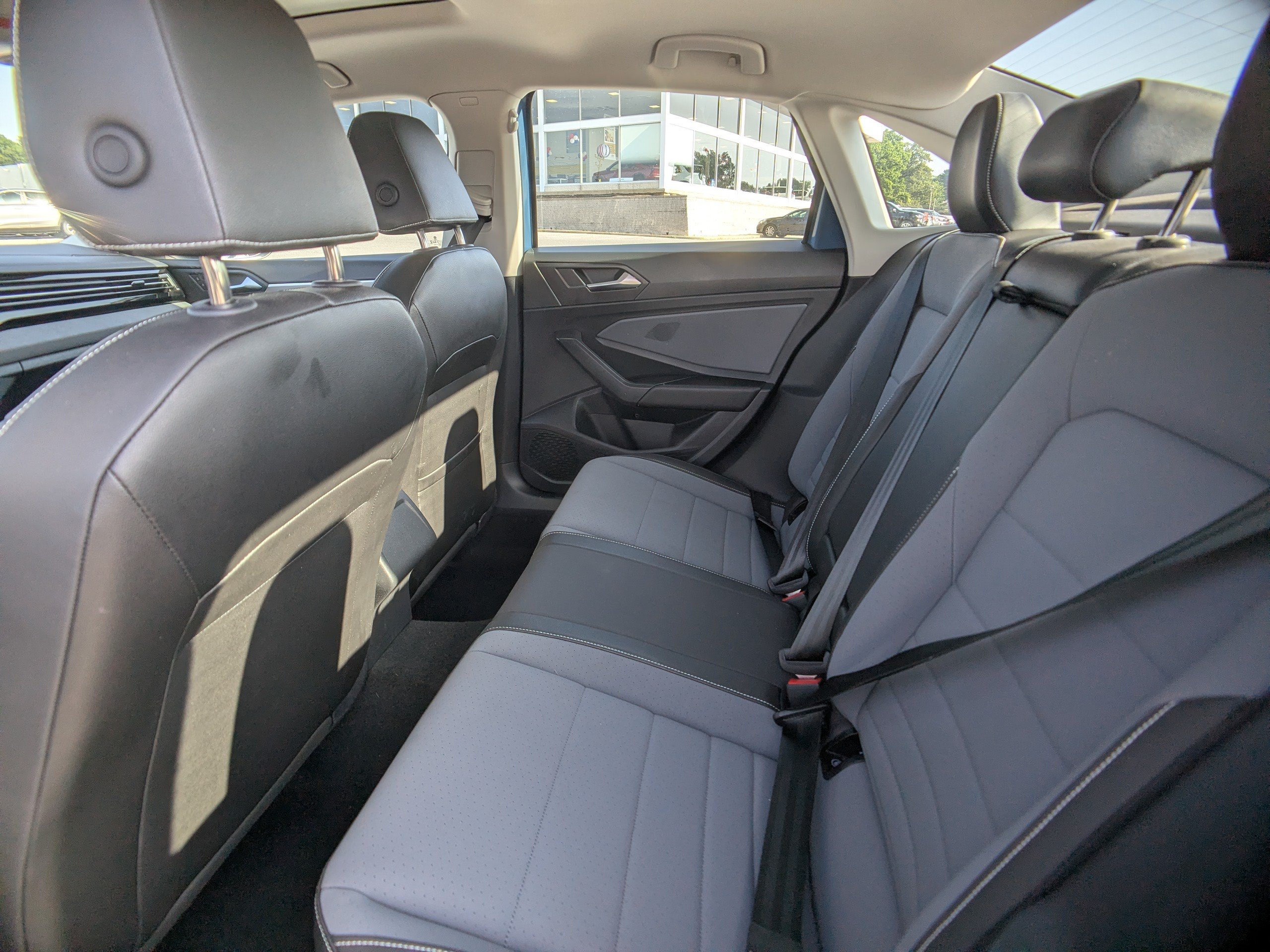Used 2025 Volkswagen Jetta SE FWD image 14