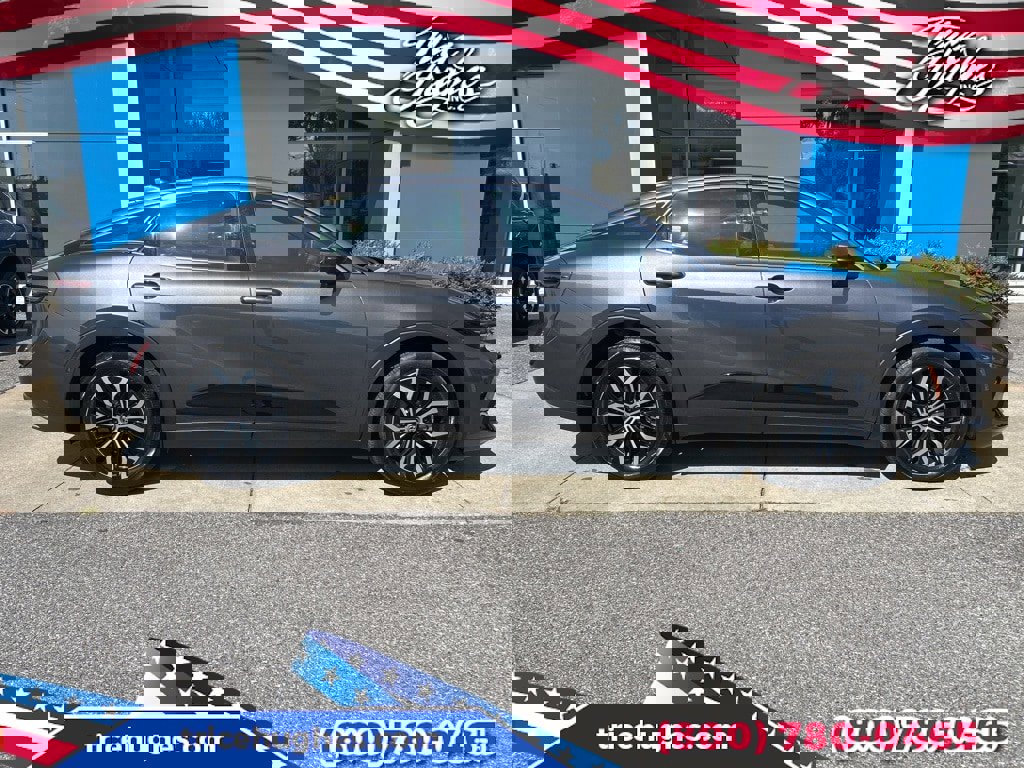 Used 2023 Toyota Crown XLE image 1