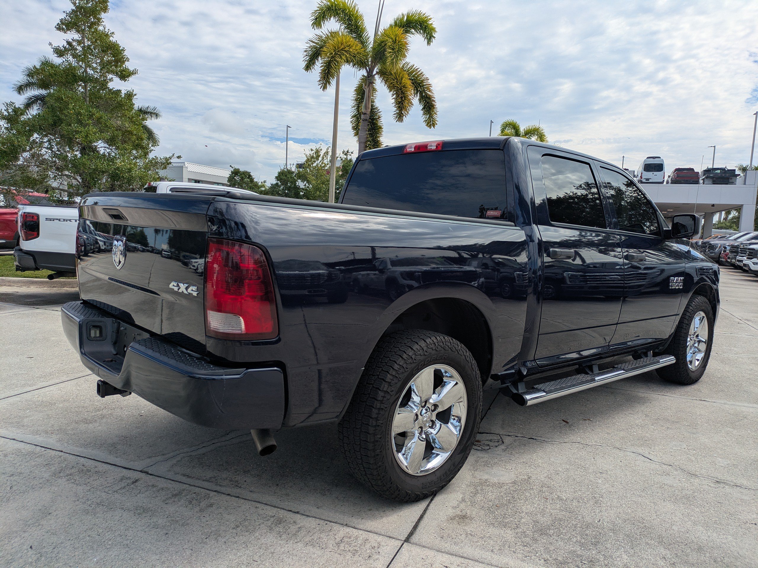 Used 2018 RAM 1500 Express w/ Express Value Package AWD/4WD image 4