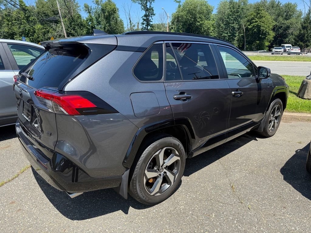 Used 2021 Toyota RAV4 SE w/ Weather & Moonroof Package AWD/4WD image 10
