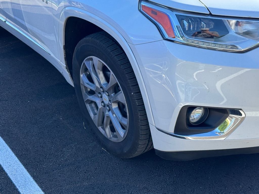 Used 2018 Chevrolet Traverse Premier w/ Driver Confidence II Package FWD image 9