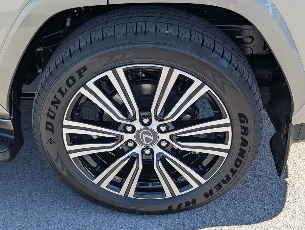 New 2025 Lexus LX 700h Luxury image 18