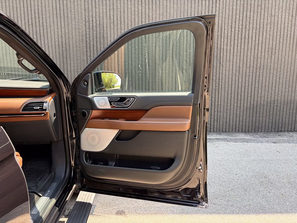Certified 2022 Lincoln Navigator L Reserve AWD/4WD image 49