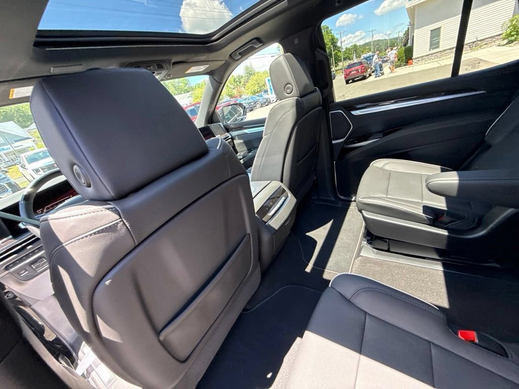 Used 2026 Cadillac Escalade Luxury AWD/4WD image 40