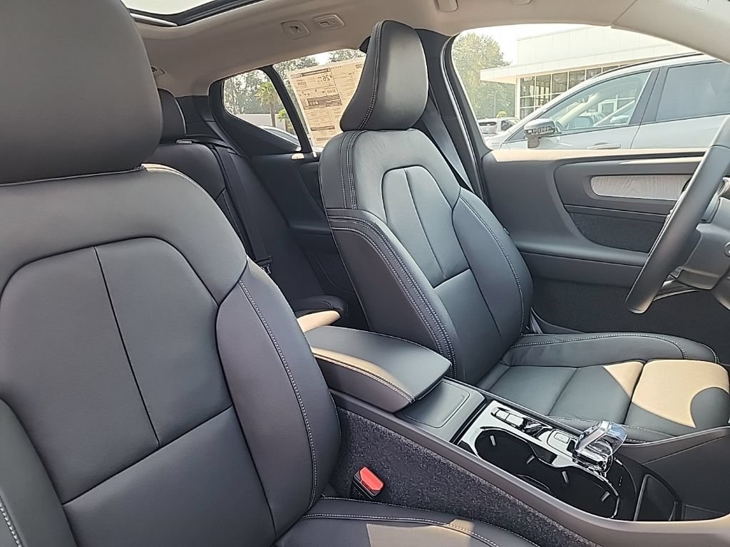 New 2026 Volvo XC40 B5 Plus w/ Protection Package Premier AWD/4WD image 21