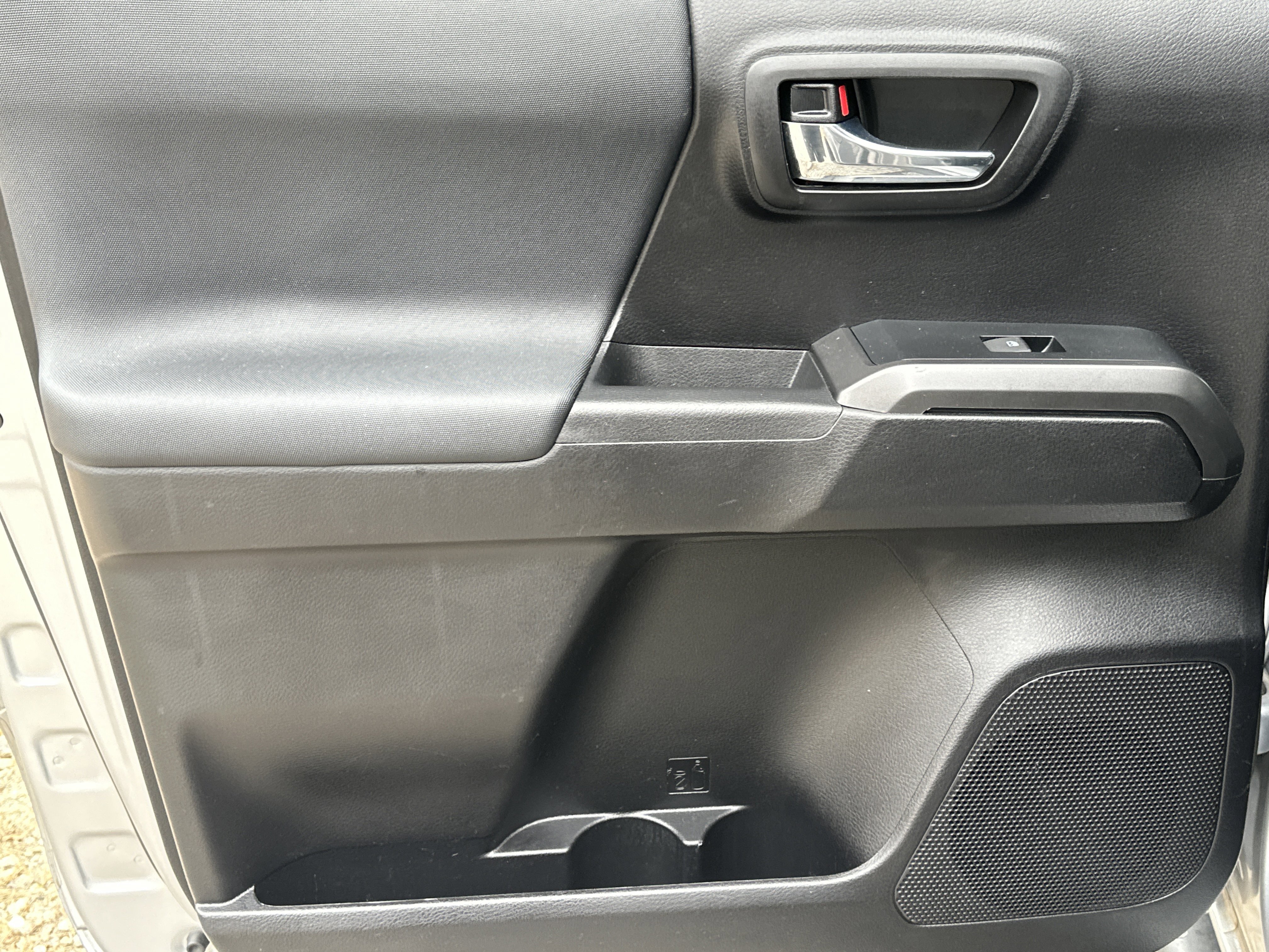 Used 2020 Toyota Tacoma TRD Sport image 21