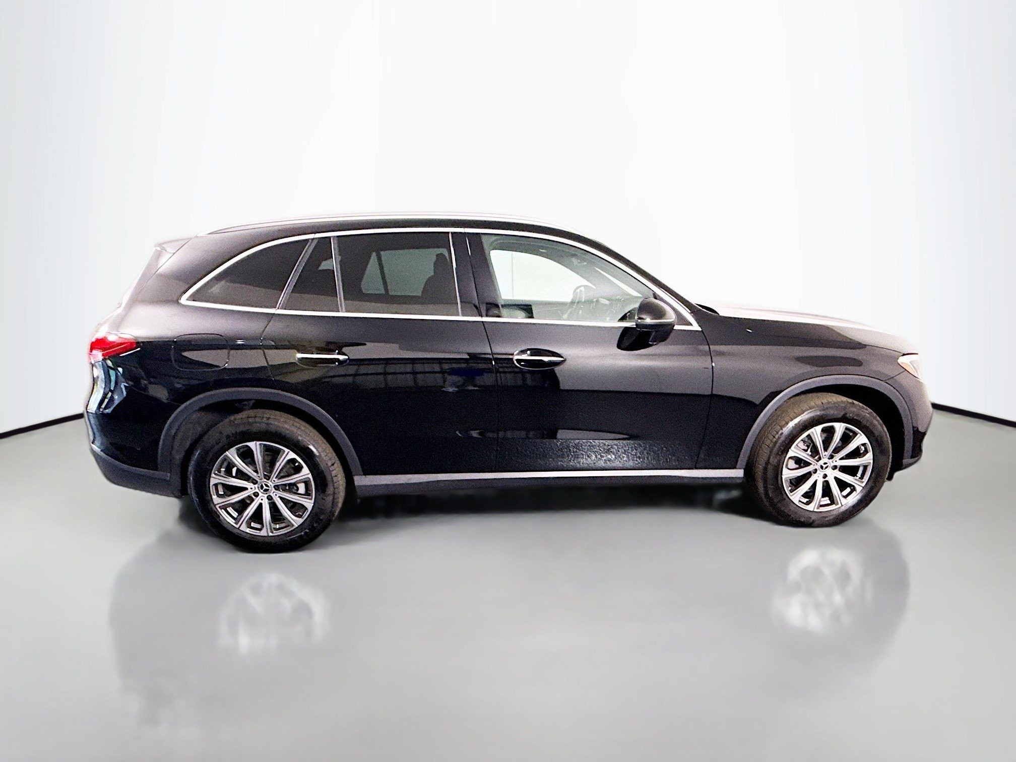 Used 2024 Mercedes-Benz GLC 300 4MATIC image 11