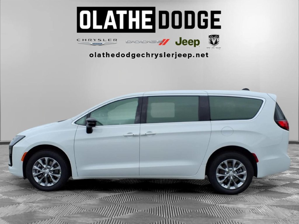 New 2027 Chrysler Pacifica Select AWD/4WD image 24