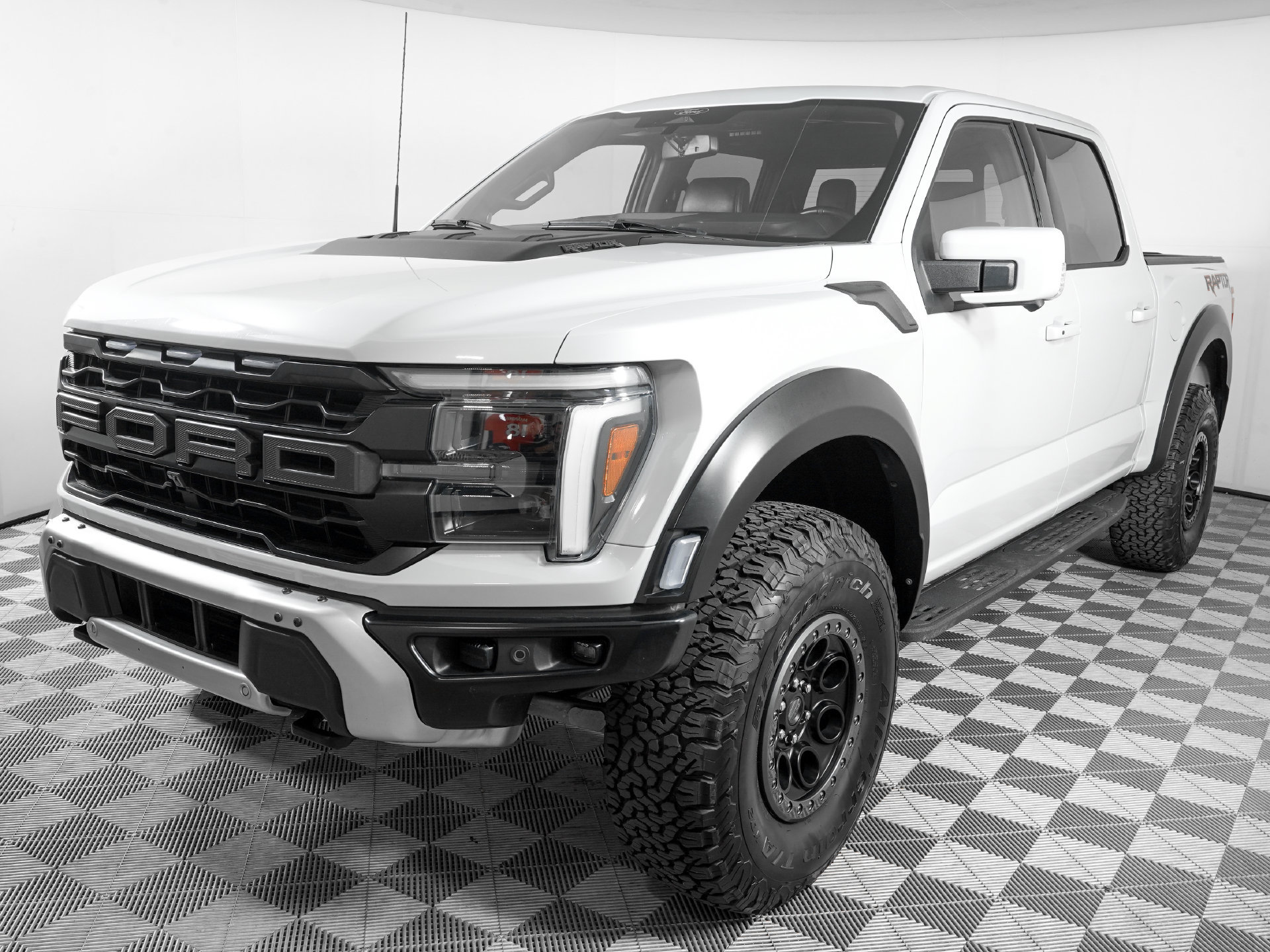 Used 2025 Ford F150 Raptor AWD/4WD image 9