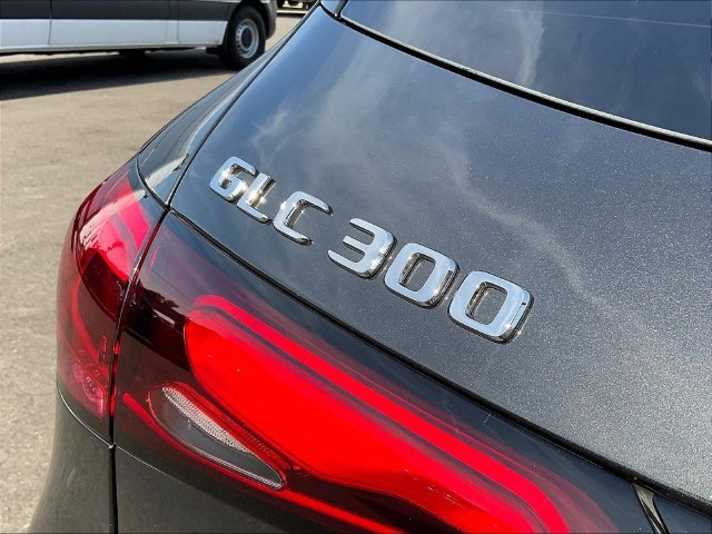 Used 2026 Mercedes-Benz GLC 300 4MATIC image 26