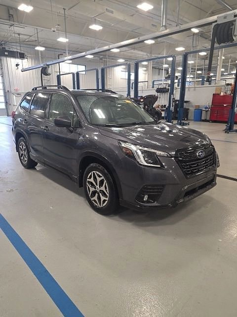 Used 2024 Subaru Forester Premium image 3