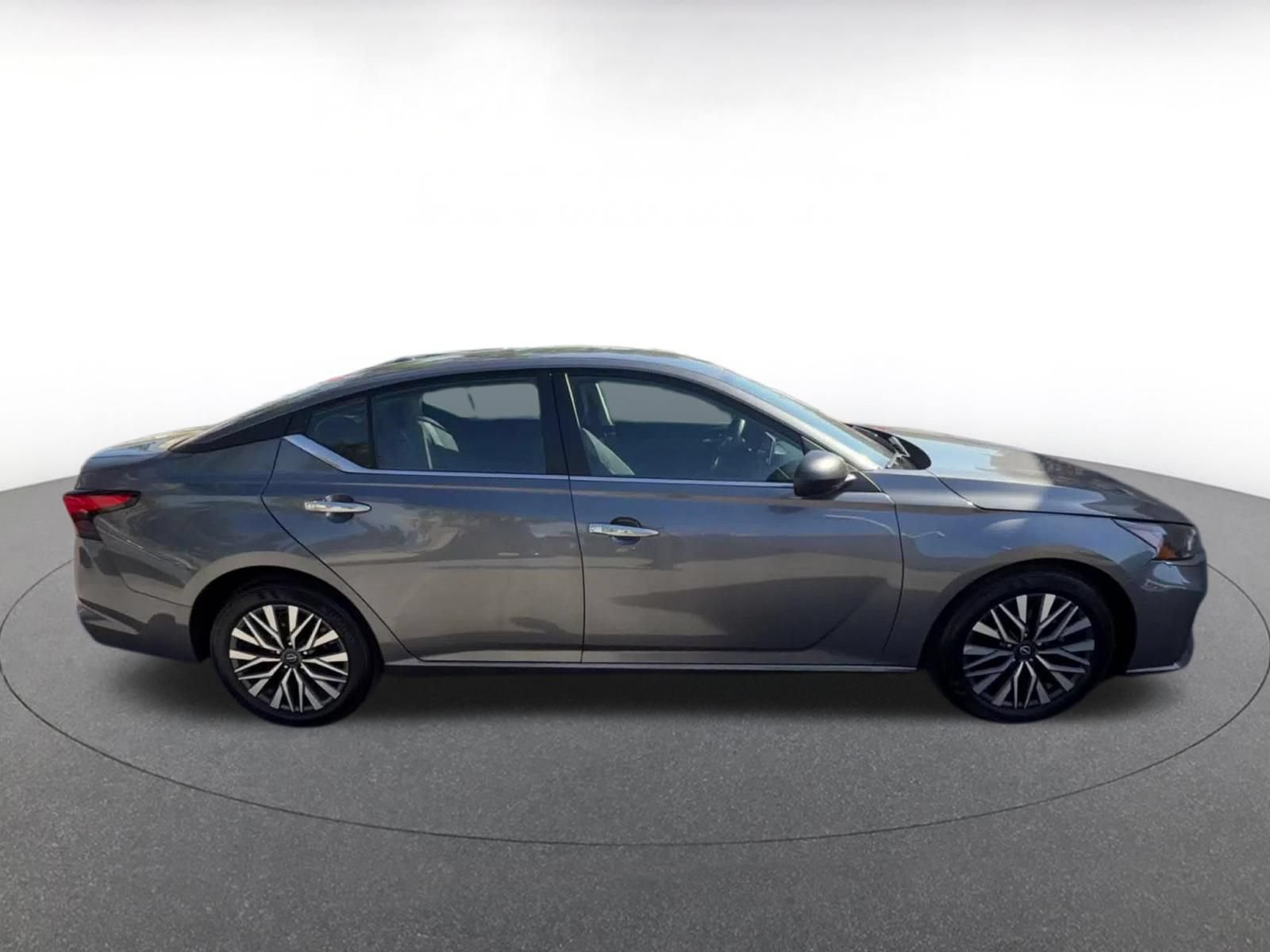 Used 2025 Nissan Altima 2.5 SV FWD image 15