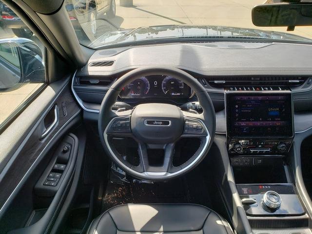 New 2025 Jeep Grand Cherokee Limited image 9
