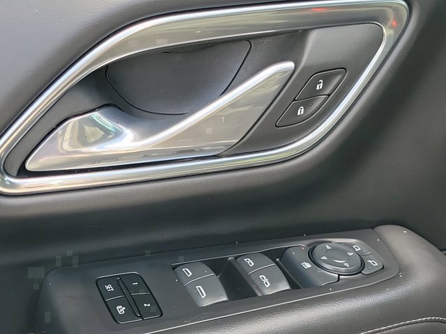 Used 2024 Chevrolet Suburban LT RWD image 24