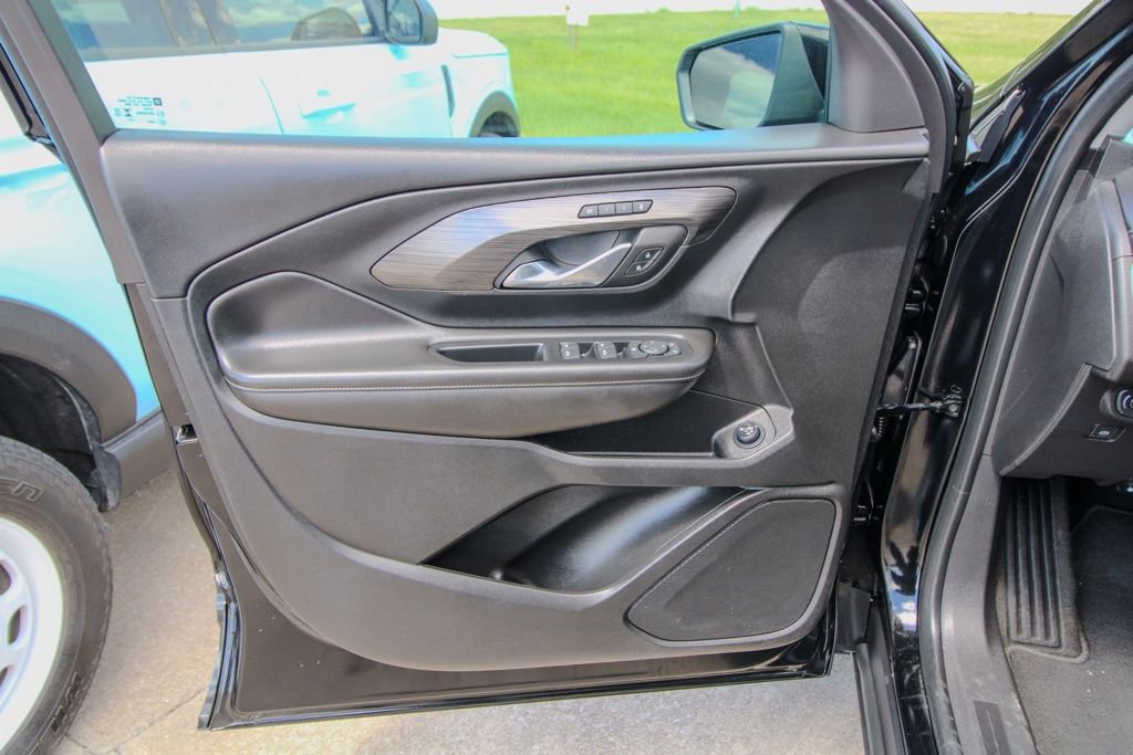 Used 2023 GMC Terrain SLT image 11